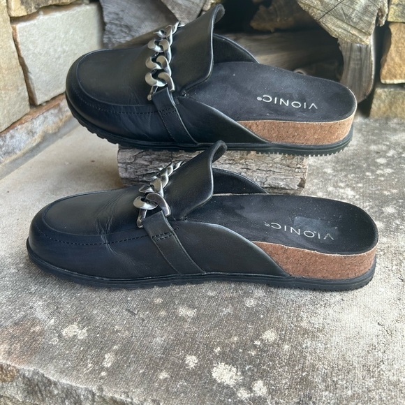 Vionic Georgie Black Nappa leather Mules with Silver Chain Accent Sz-7.5. P - Picture 5 of 9